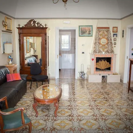Anna Villa Bari